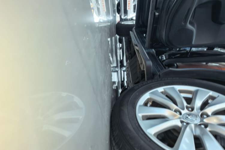 Used Honda CR-V 2016 2.0L two-wheel drive Urban Edition Left Side Sill