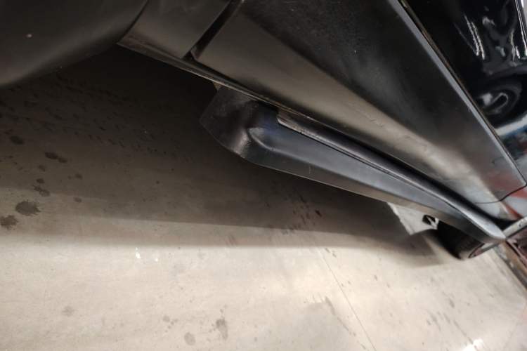 Used Honda CR-V 2016 2.0L two-wheel drive Urban Edition Left Side Sill
