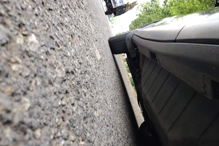 Used Honda CR-V 2016 2.0L two-wheel drive Urban Edition Left Side Sill