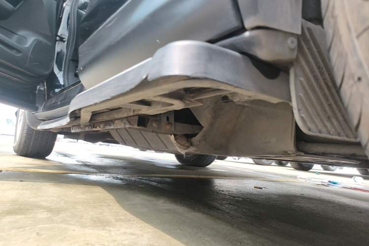 Used Honda CR-V 2016 2.0L two-wheel drive Urban Edition Left Side Sill