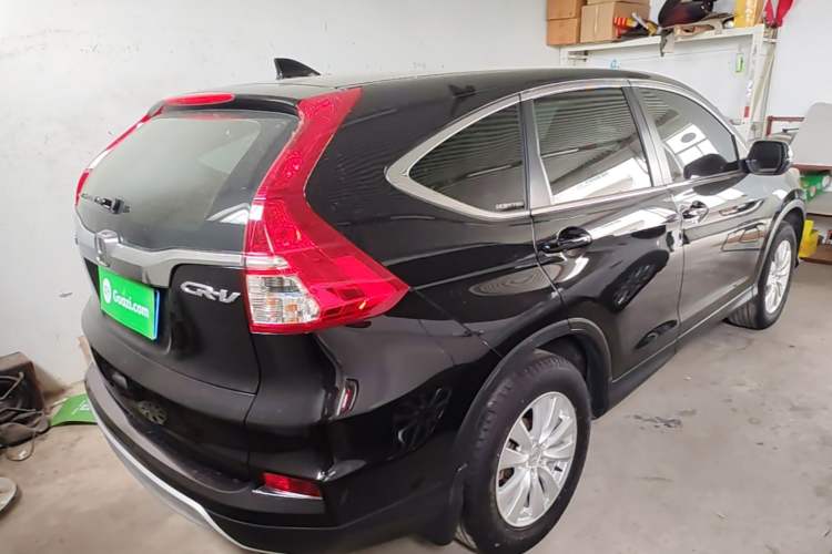 Used Honda CR-V 2016 2.0L Two-Wheel Drive Classic Edition Rear Right 45 Deg
