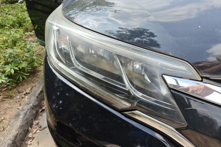 Used Honda CR-V 2016 2.0L Two-Wheel Drive Classic Edition Right Front Headlight