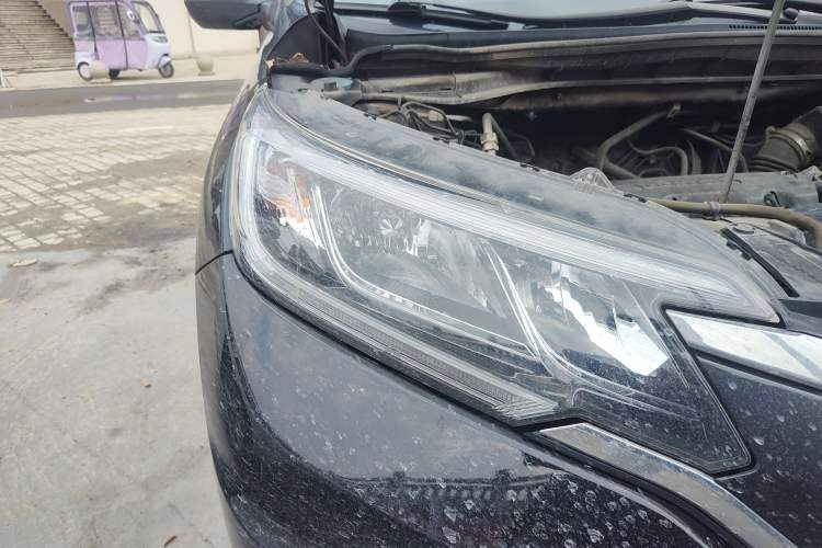 Used Honda CR-V 2016 2.0L Two-Wheel Drive Classic Edition Right Front Headlight