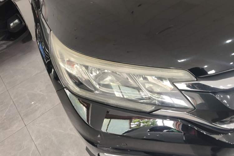 Used Honda CR-V 2016 2.0L two-wheel drive Urban Edition Right Front Headlight