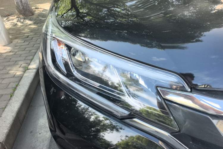 Used Honda CR-V 2016 2.0L two-wheel drive Urban Edition Right Front Headlight