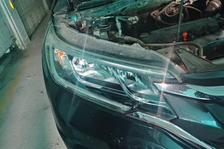 Used Honda CR-V 2016 2.0L Two-Wheel Drive Classic Edition Right Front Headlight