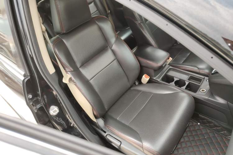 Used Honda CR-V 2016 2.0L Two-Wheel Drive Classic Edition Right Front Seat