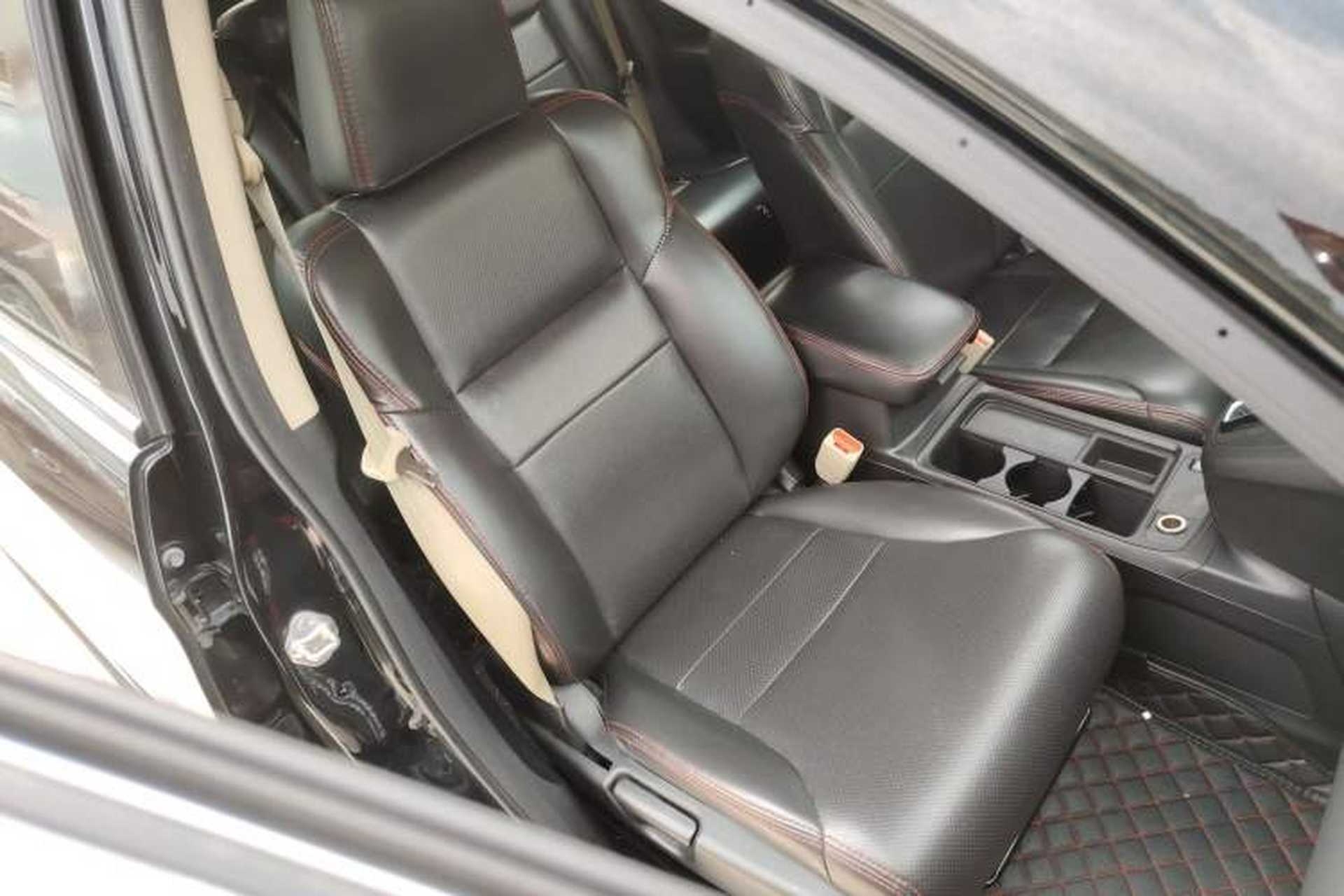 Used Honda CR-V 2016 2.0L Two-Wheel Drive Classic Edition Right Front Seat