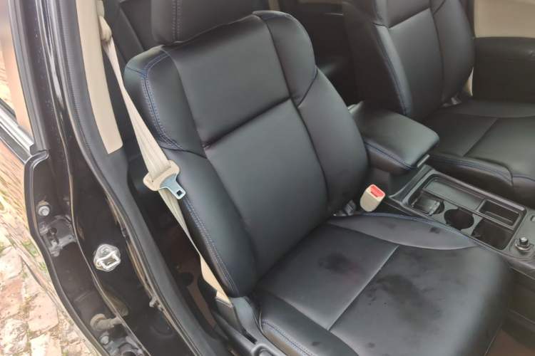 Used Honda CR-V 2016 2.0L Two-Wheel Drive Classic Edition Right Front Seat