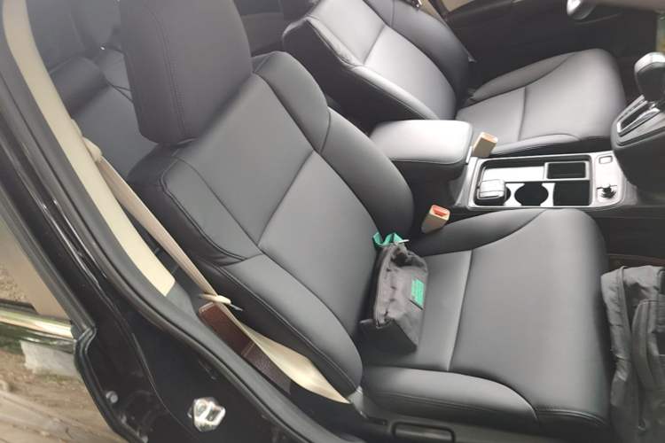 Used Honda CR-V 2016 2.0L two-wheel drive Urban Edition Right Front Seat