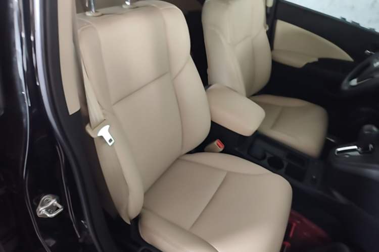 Used Honda CR-V 2016 2.0L Two-Wheel Drive Classic Edition Right Front Seat