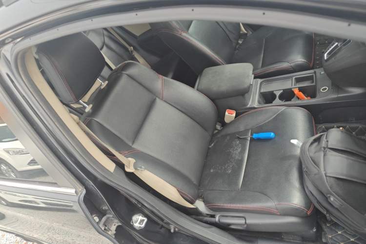 Used Honda CR-V 2016 2.0L Two-Wheel Drive Classic Edition Right Front Seat