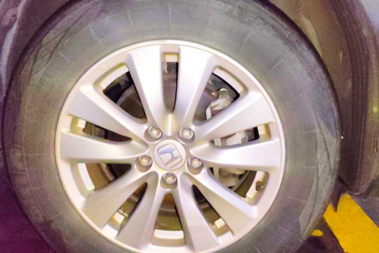 Used Honda CR-V 2016 2.0L two-wheel drive Urban Edition Right Front Wheel Hub