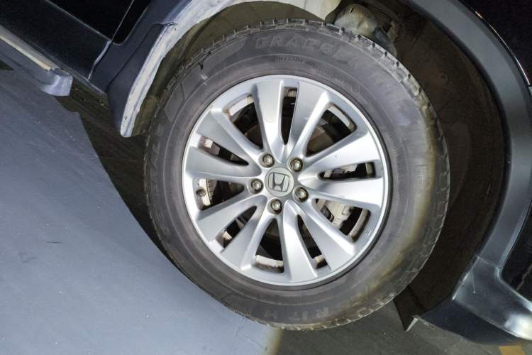 Used Honda CR-V 2016 2.0L two-wheel drive Urban Edition Right Front Wheel Hub