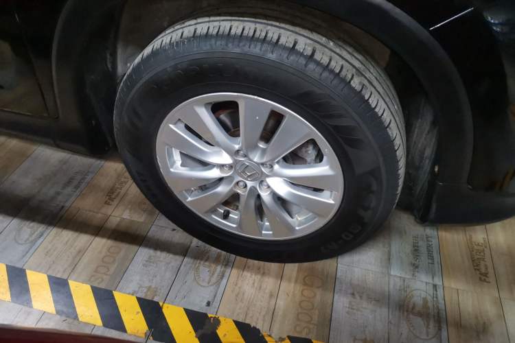 Used Honda CR-V 2016 2.0L Two-Wheel Drive Classic Edition Right Front Wheel Hub