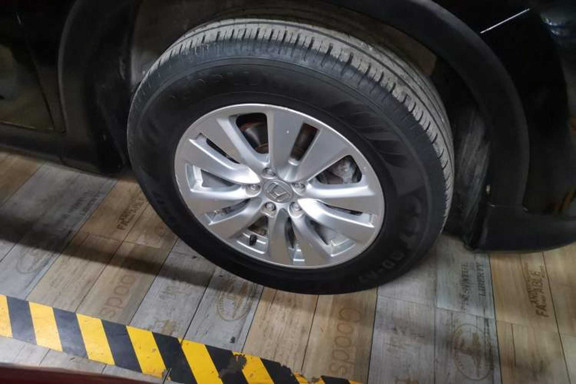 Used Honda CR-V 2016 2.0L Two-Wheel Drive Classic Edition Right Front Wheel Hub