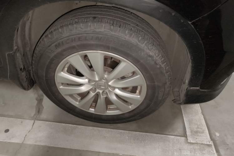 Used Honda CR-V 2016 2.0L two-wheel drive Urban Edition Right Front Wheel Hub