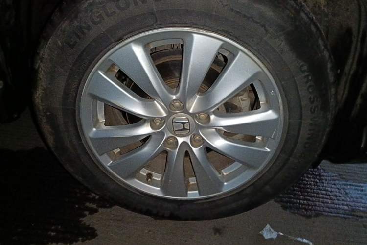 Used Honda CR-V 2016 2.0L Two-Wheel Drive Classic Edition Right Front Wheel Hub
