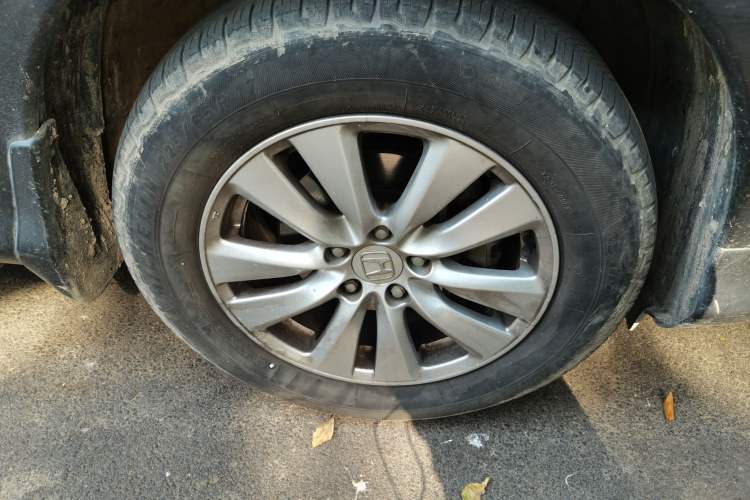 Used Honda CR-V 2016 2.0L two-wheel drive Urban Edition Right Front Wheel Hub