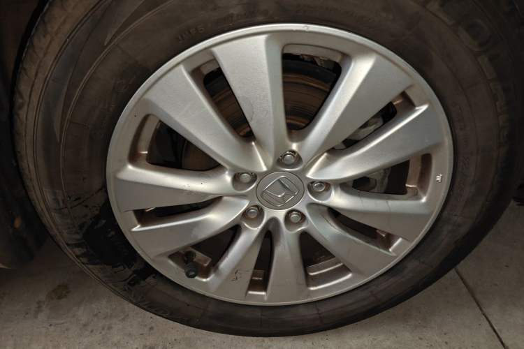 Used Honda CR-V 2016 2.0L two-wheel drive Urban Edition Right Front Wheel Hub