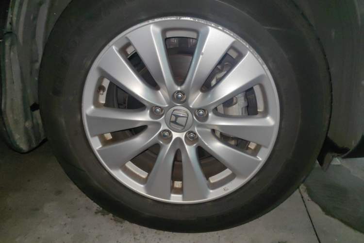 Used Honda CR-V 2016 2.0L two-wheel drive Urban Edition Right Front Wheel Hub