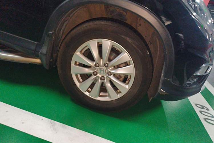 Used Honda CR-V 2016 2.0L two-wheel drive Urban Edition Right Front Wheel Hub