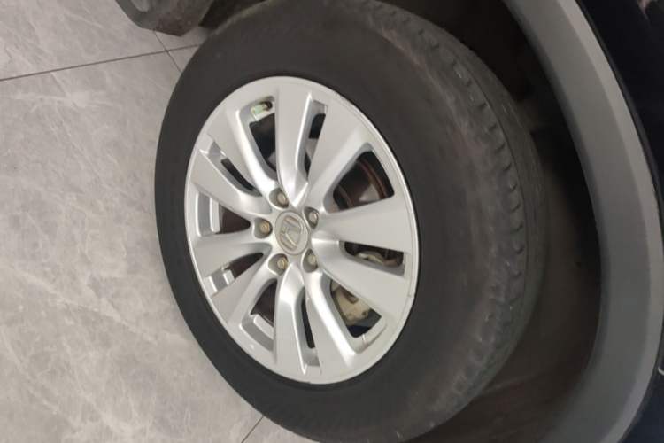 Used Honda CR-V 2016 2.0L two-wheel drive Urban Edition Right Front Wheel Hub