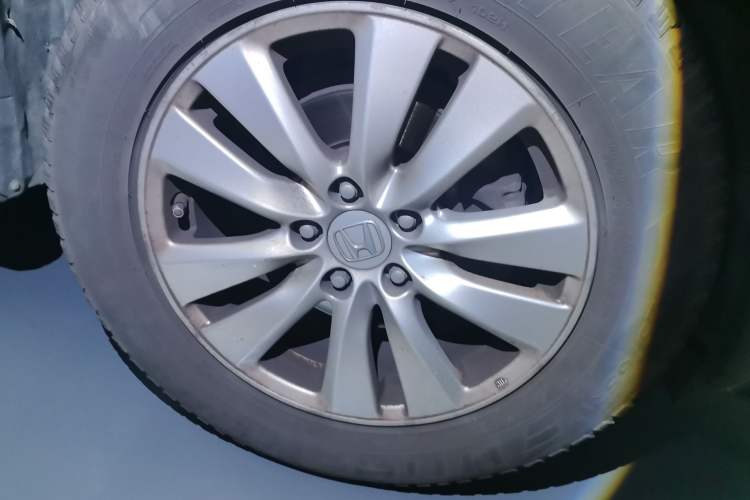 Used Honda CR-V 2016 2.0L two-wheel drive Urban Edition Right Front Wheel Hub
