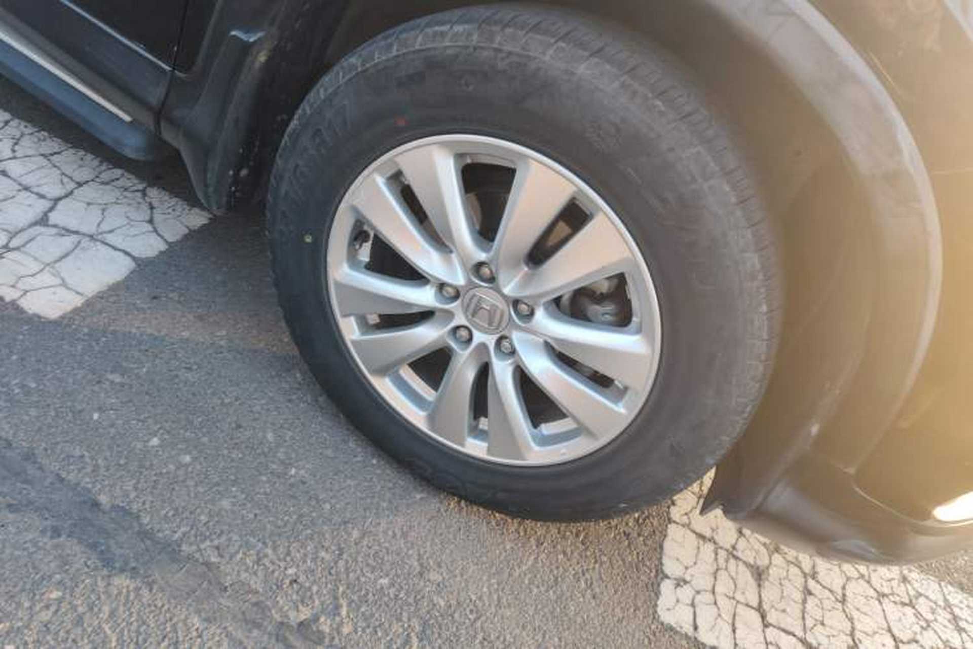 Used Honda CR-V 2016 2.0L two-wheel drive Urban Edition Right Front Wheel Hub