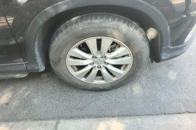 Used Honda CR-V 2016 2.0L two-wheel drive Urban Edition Right Front Wheel Hub