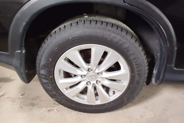 Used Honda CR-V 2016 2.0L Two-Wheel Drive Classic Edition Right Rear Wheel Hub