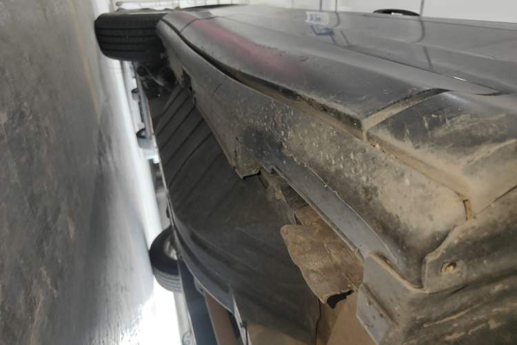 Used Honda CR-V 2016 2.0L two-wheel drive Urban Edition Right Side Sill
