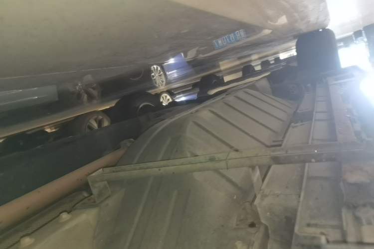 Used Honda CR-V 2016 2.0L Two-Wheel Drive Classic Edition Right Side Sill