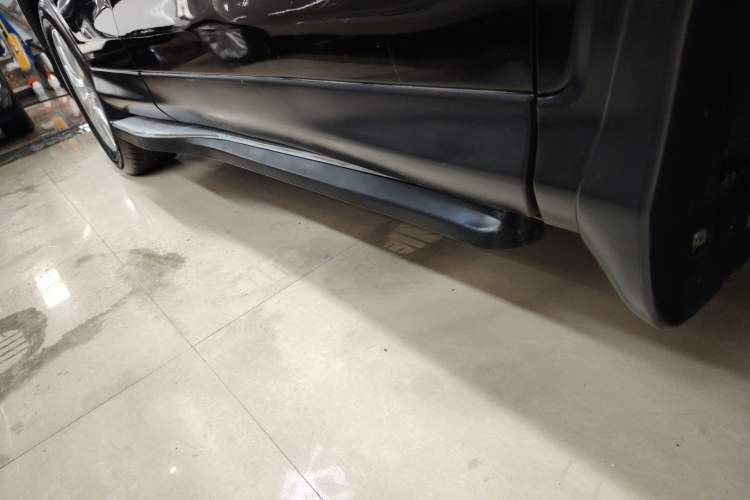 Used Honda CR-V 2016 2.0L two-wheel drive Urban Edition Right Side Sill
