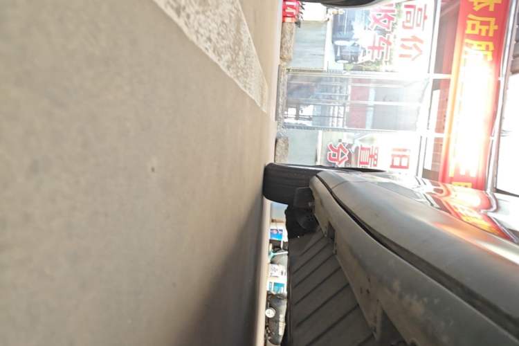 Used Honda CR-V 2016 2.0L two-wheel drive Urban Edition Right Side Sill