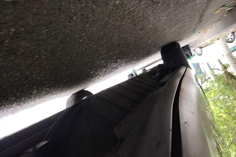 Used Honda CR-V 2016 2.0L two-wheel drive Urban Edition Right Side Sill