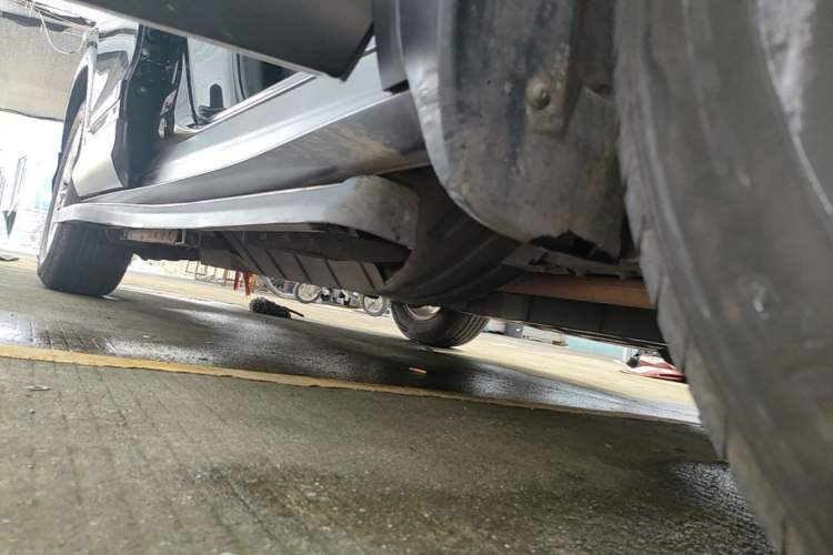 Used Honda CR-V 2016 2.0L two-wheel drive Urban Edition Right Side Sill