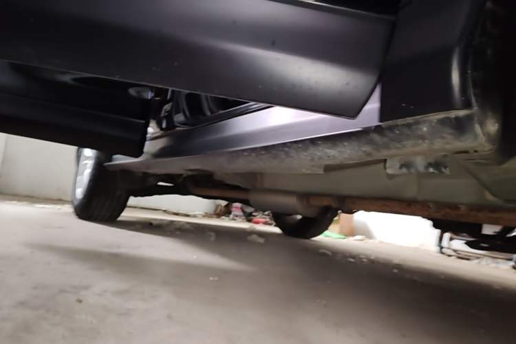 Used Honda CR-V 2016 2.0L Two-Wheel Drive Classic Edition Right Side Sill