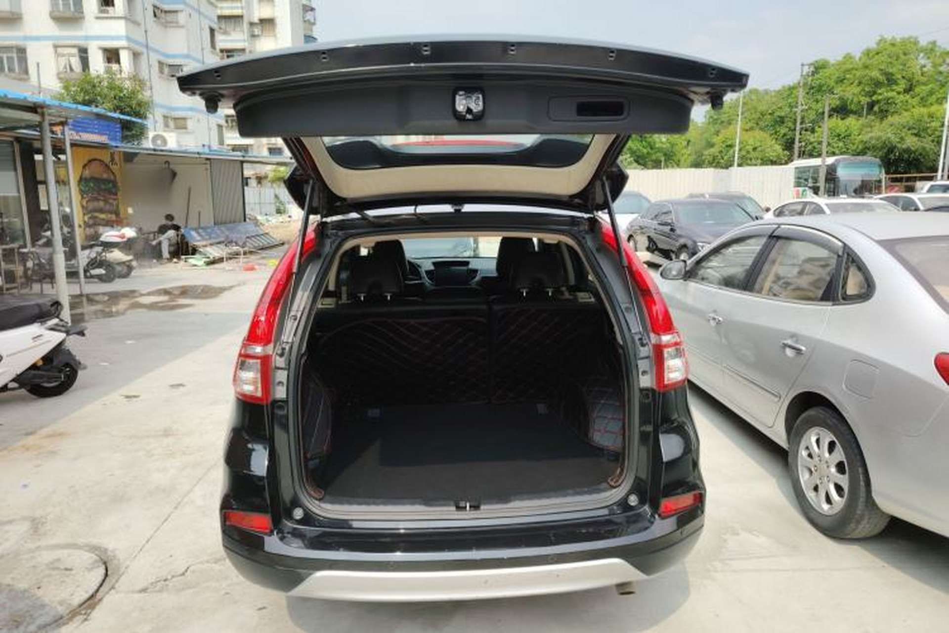 Used Honda CR-V 2016 2.0L Two-Wheel Drive Classic Edition Trunk