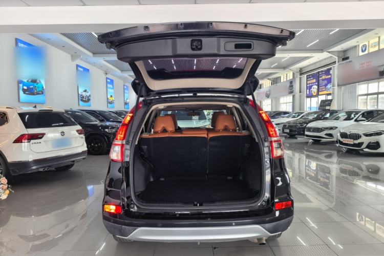Used Honda CR-V 2016 2.0L two-wheel drive Urban Edition Trunk
