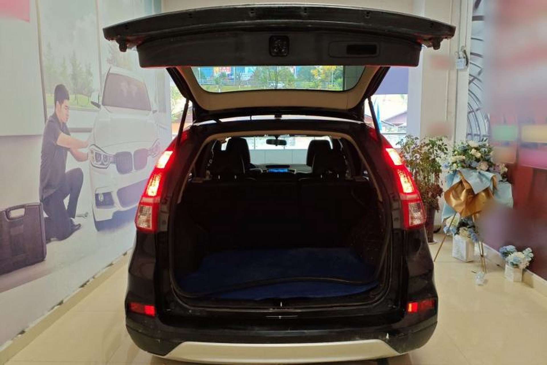 Used Honda CR-V 2016 2.0L two-wheel drive Urban Edition Trunk