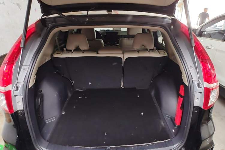 Used Honda CR-V 2016 2.0L Two-Wheel Drive Classic Edition Trunk