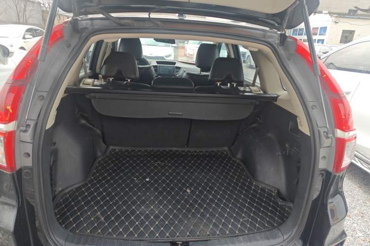 Used Honda CR-V 2016 2.0L Two-Wheel Drive Classic Edition Trunk
