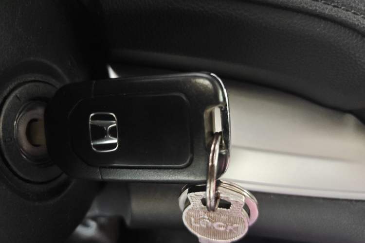 Used Honda CR-V 2016 2.0L Two-Wheel Drive Classic Edition Vehicle Key