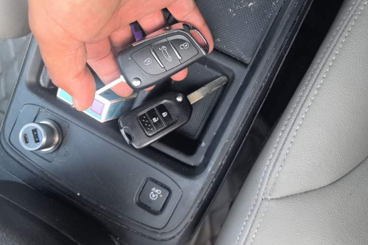 Used Honda CR-V 2016 2.0L Two-Wheel Drive Classic Edition Vehicle Key