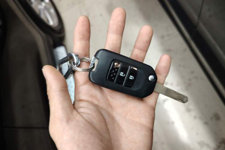 Used Honda CR-V 2016 2.0L two-wheel drive Urban Edition Vehicle Key