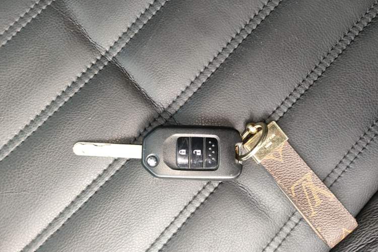 Used Honda CR-V 2016 2.0L two-wheel drive Urban Edition Vehicle Key