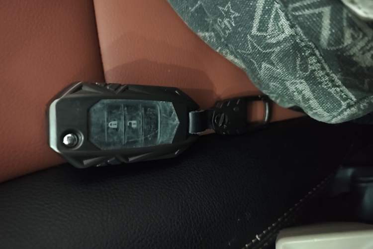 Used Honda CR-V 2016 2.0L two-wheel drive Urban Edition Vehicle Key