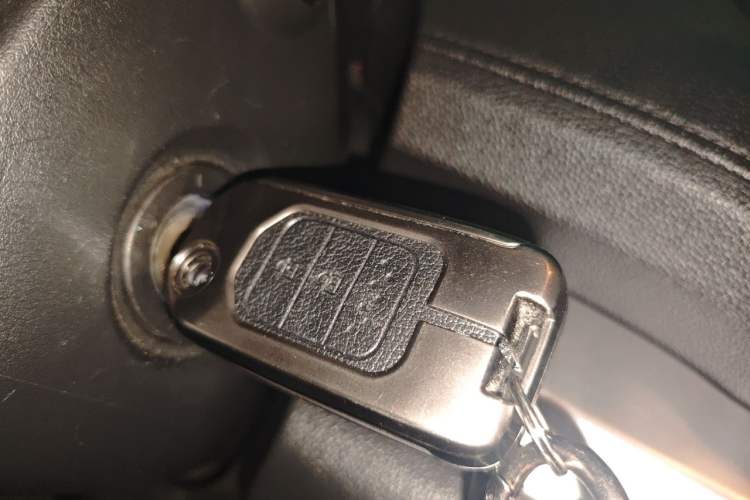Used Honda CR-V 2016 2.0L Two-Wheel Drive Classic Edition Vehicle Key