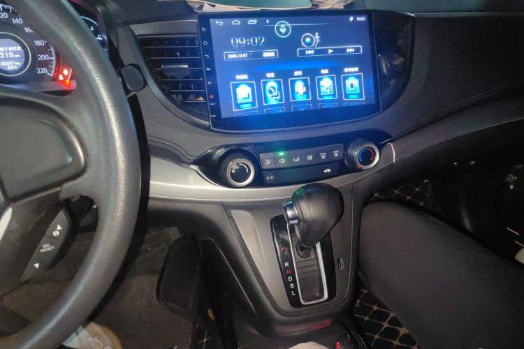 Used Honda CR-V 2016 2.0L two-wheel drive Urban Edition Audio And AC Panel